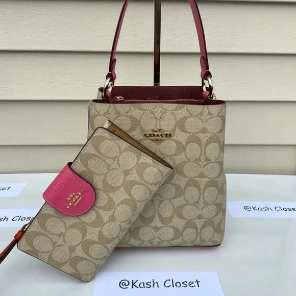 Coach Signature Small Town Bucket Bag & Wallet bundle
